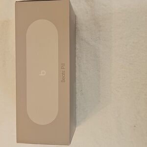 NIB Beats Pill x Kim Kardashian Wireless Bluetooth Speaker Portable Charger USBC